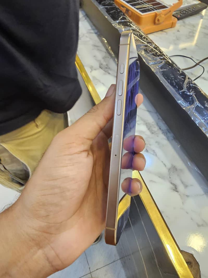 Apple iPhone 16 Pro Max 7