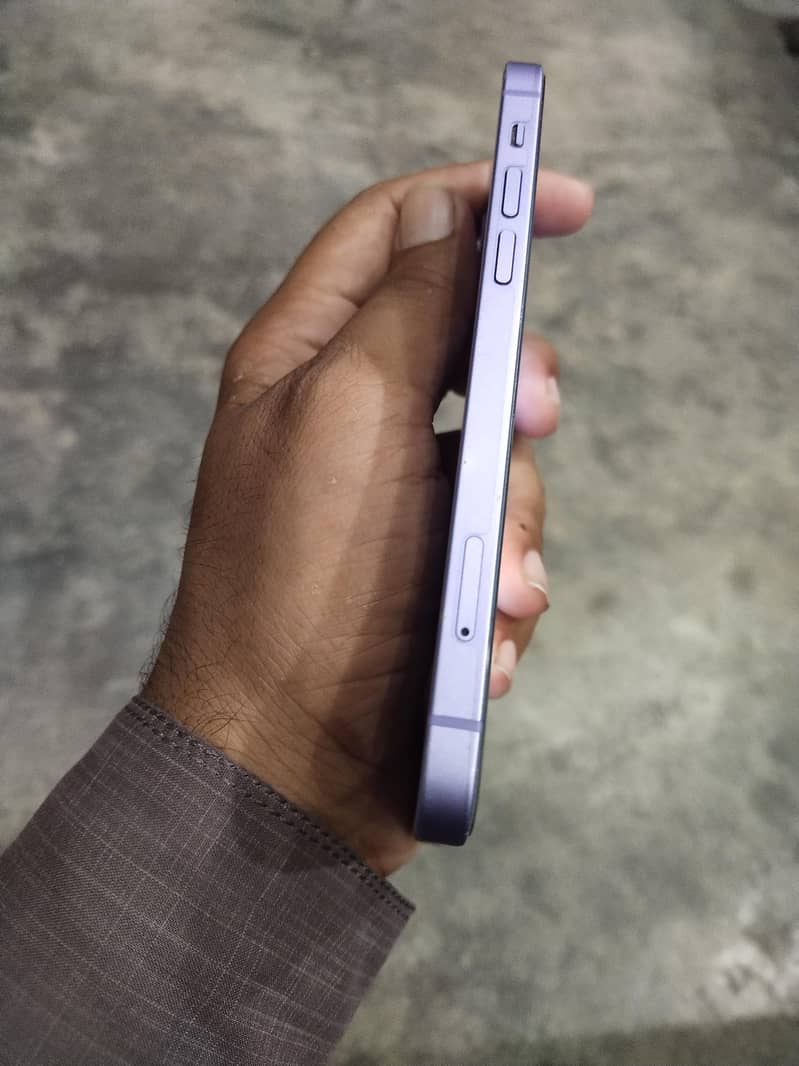 Apple iPhone 12 1