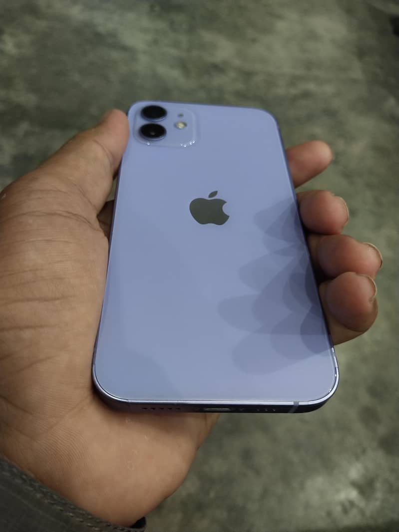 Apple iPhone 12 4