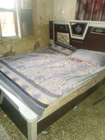 10 bye10 bed with set table