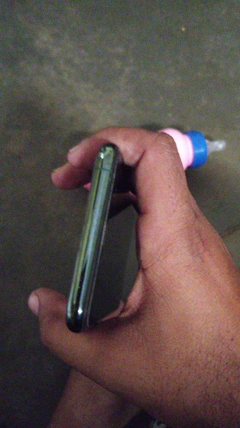 Apple iPhone 11 Pro Max 2