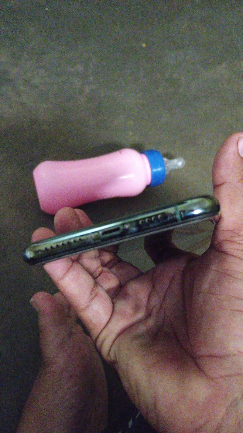 Apple iPhone 11 Pro Max 4