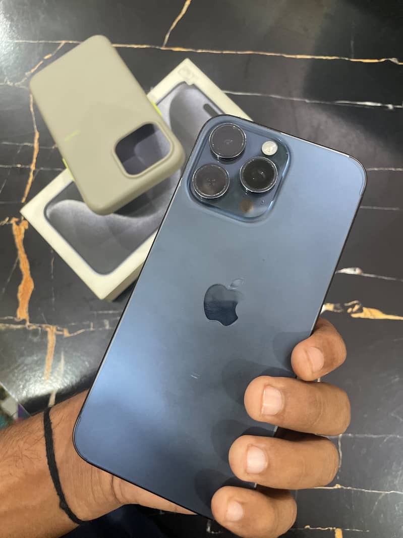 Apple iPhone 15 Pro Max 3