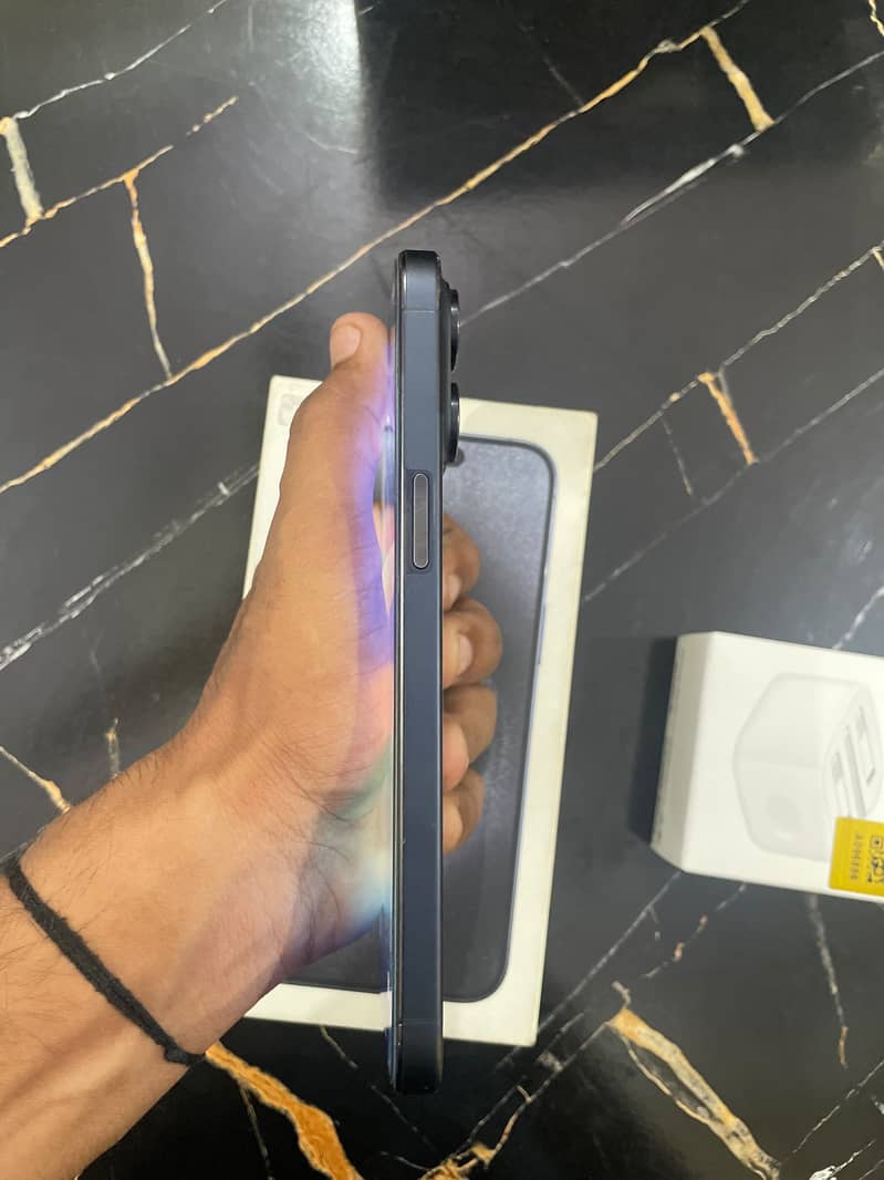 Apple iPhone 15 Pro Max 6
