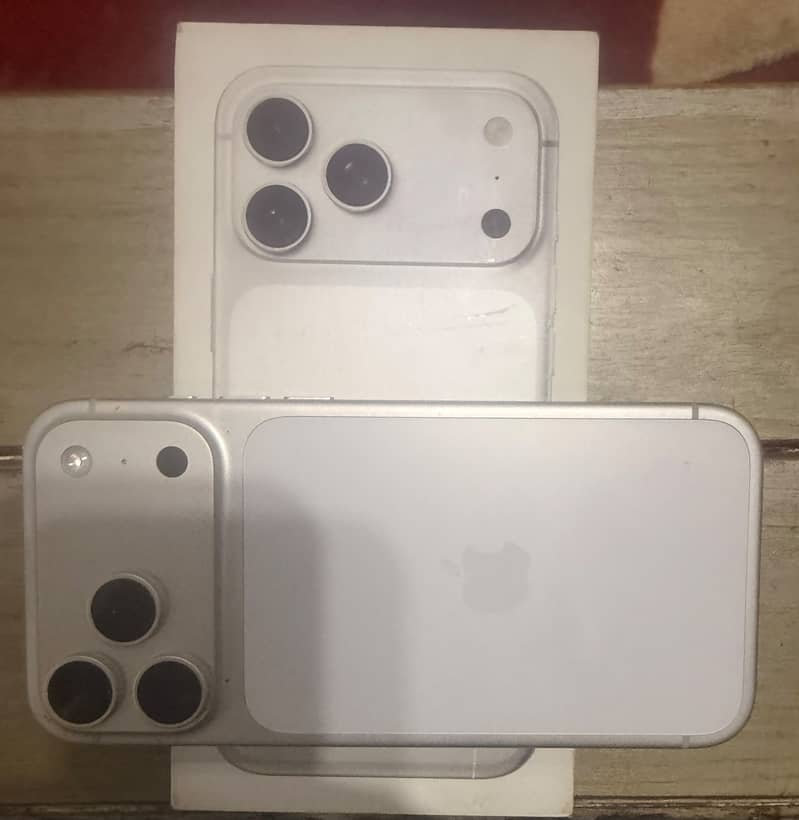 Apple iPhone 17 Pro Max 1