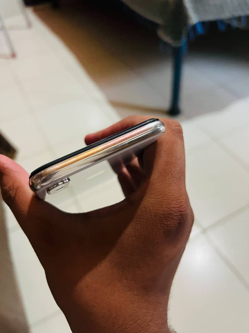 Apple iPhone X 3