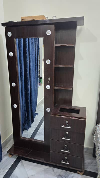 Dressing Table with lights