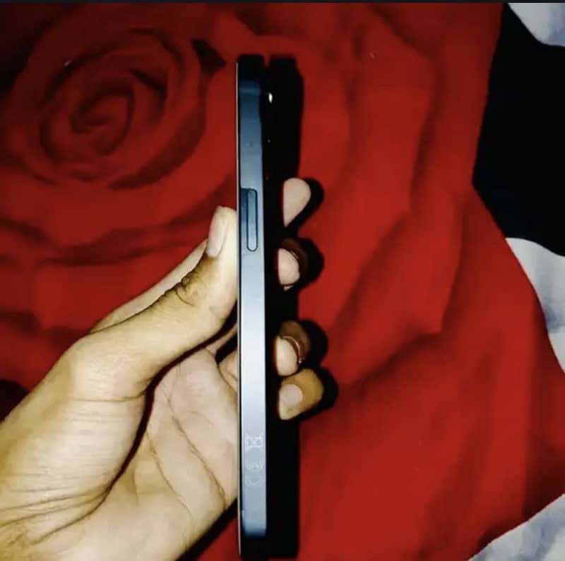 Apple iPhone 13 4