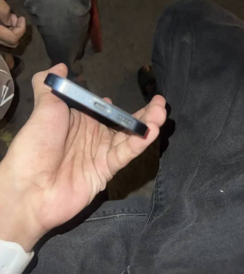 Apple iPhone 13 5