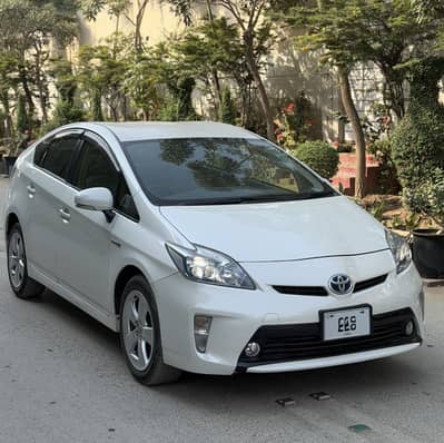 Toyota Prius 2014 G Touring Beige Room.