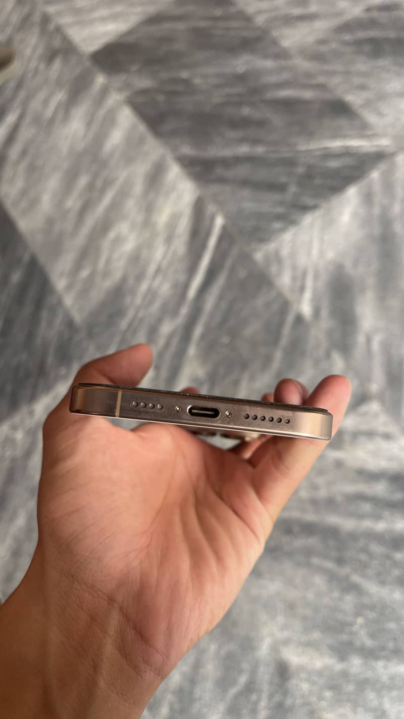 Apple iPhone 16 Pro Max 2