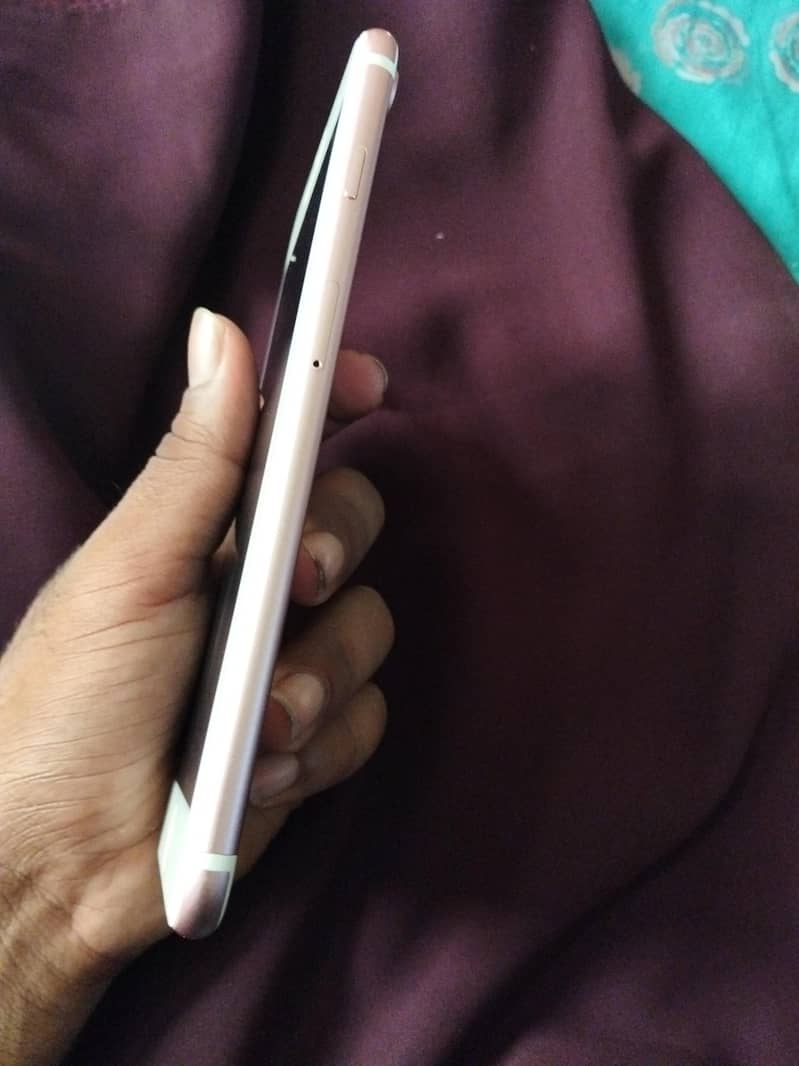 Apple iPhone 7 Plus 1