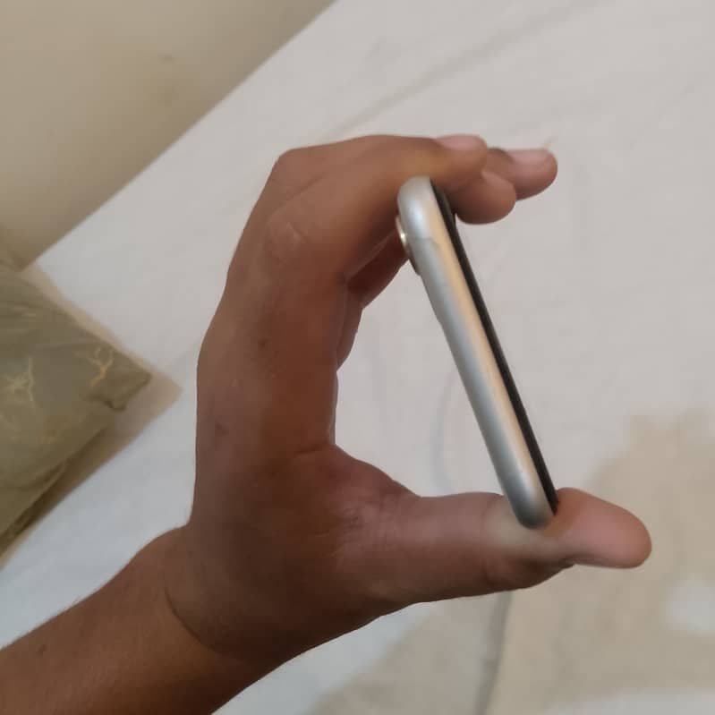 Apple iPhone 11 6