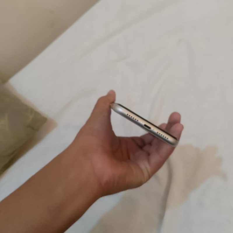 Apple iPhone 11 7