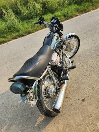 honda 125 with double assesories.