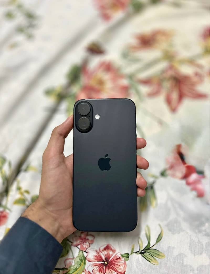 Apple iPhone 16 Plus 0
