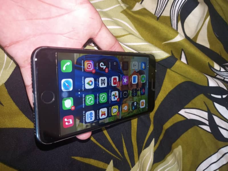 Apple iPhone 7 Plus 3