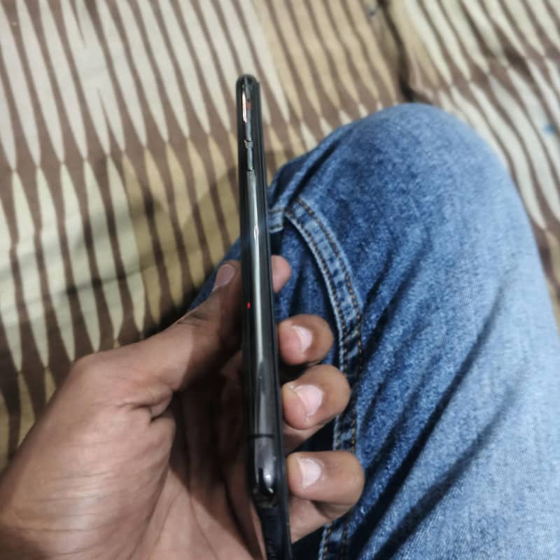 Apple iPhone 11 Pro Max 3