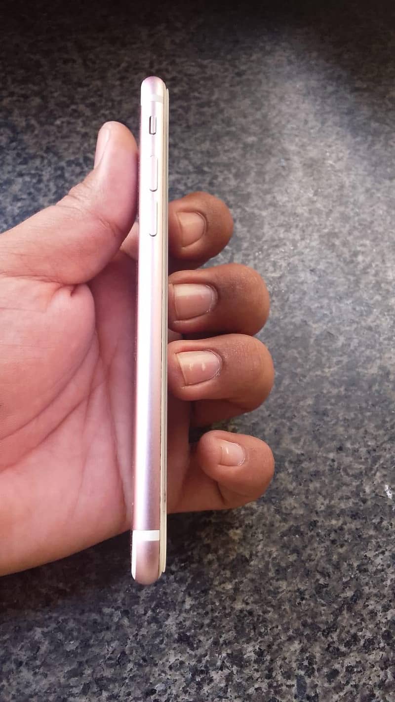 Apple iPhone 7 1