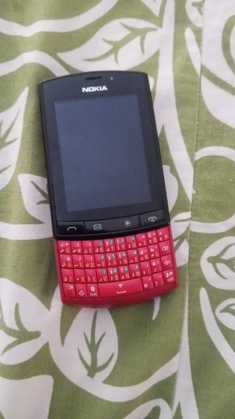 Nokia 303 touch type 4