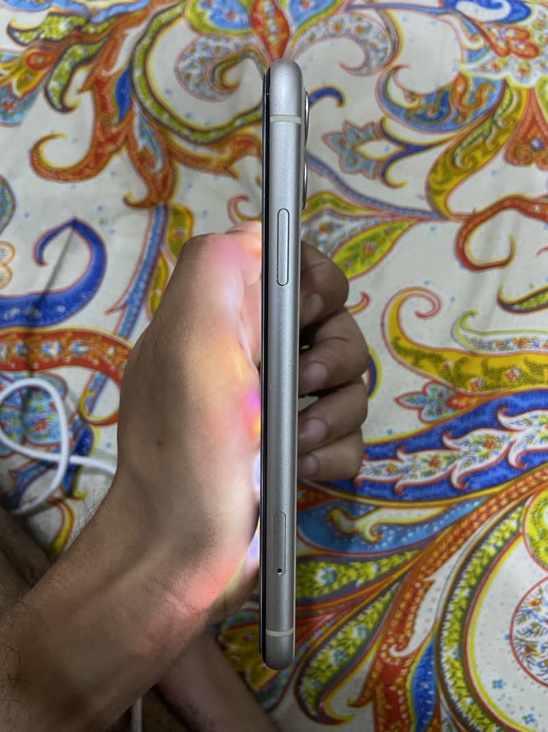 Apple iPhone 11 3