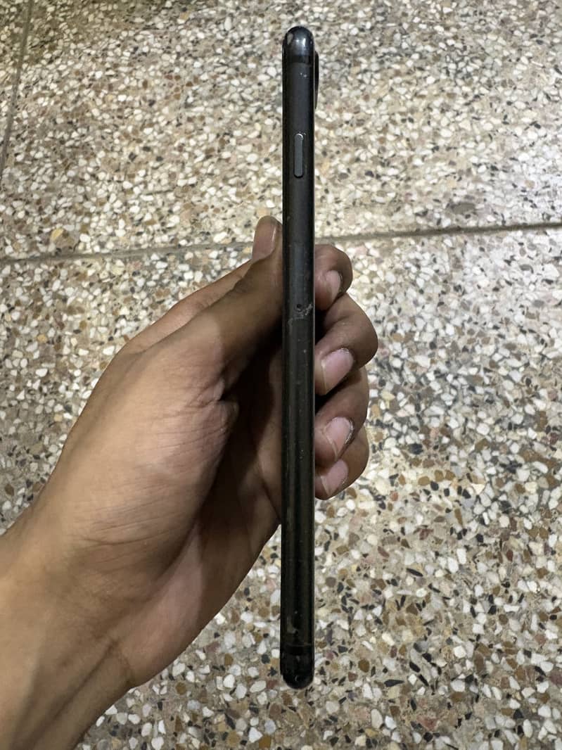 Apple iPhone 7 Plus 1