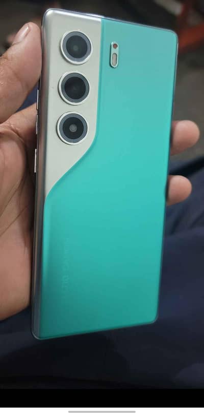 Tecno CAMON 40 Pro 8+5GB 256GB complete box