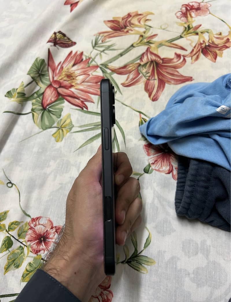 Apple iPhone 16 Plus 3