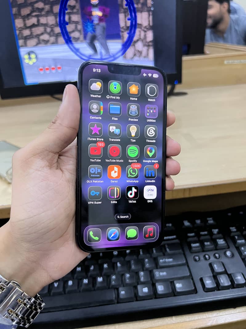 Apple iPhone 13 4