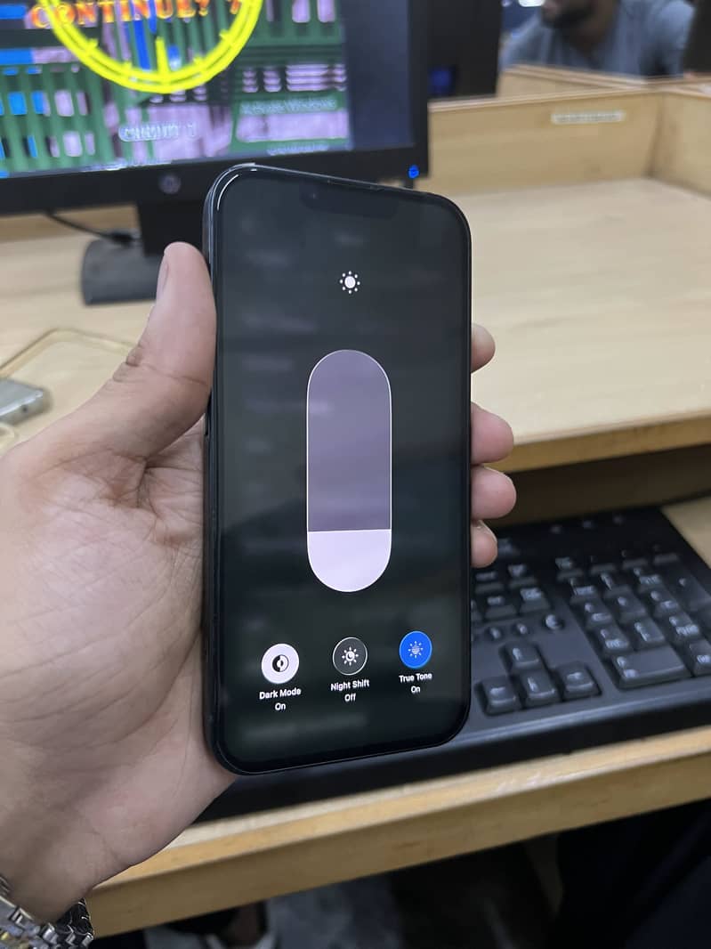 Apple iPhone 13 5