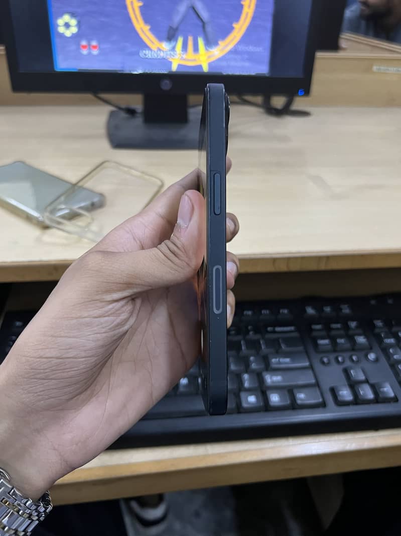 Apple iPhone 13 7