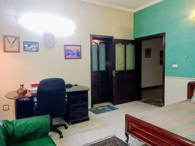 OFFICE 2700 SQF for rent near EMPORIUM MALL johar town
