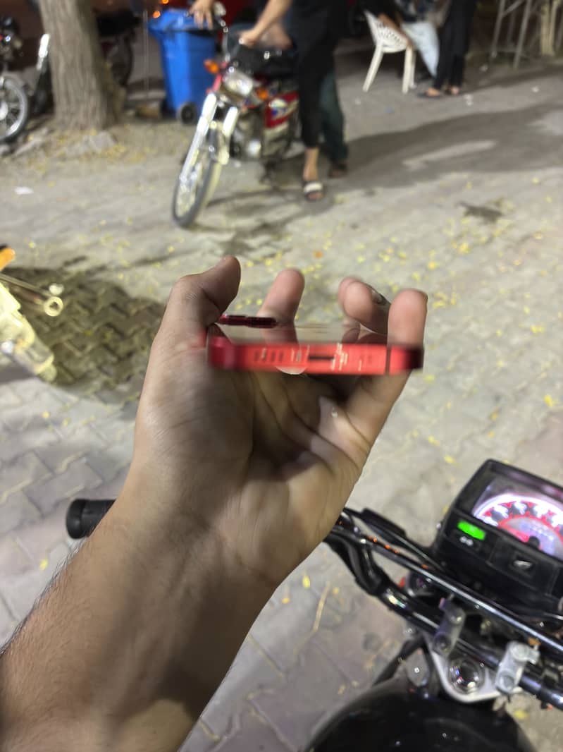 Apple iPhone 13 mini 4