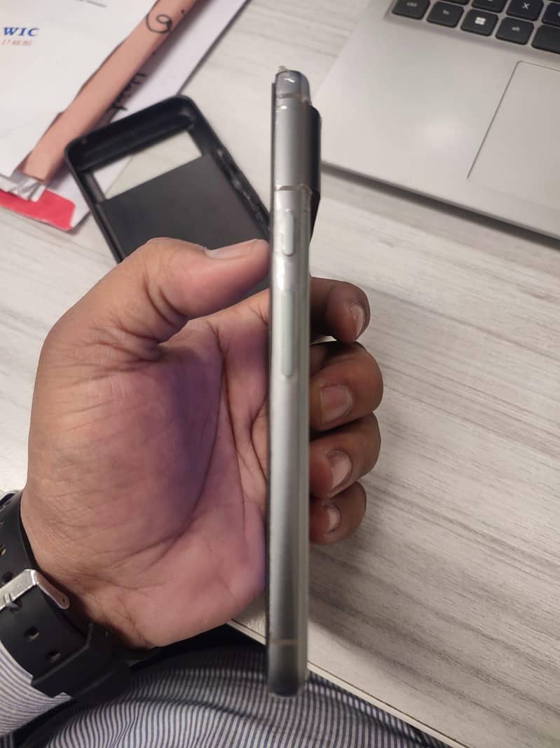 Google Pixel 8 4