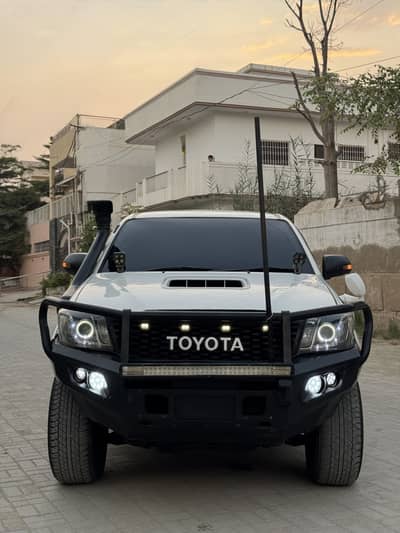 Toyota vigo 2008/14 in extraordinary condition 0/3/3/2/2/1/3/3/9/7/9