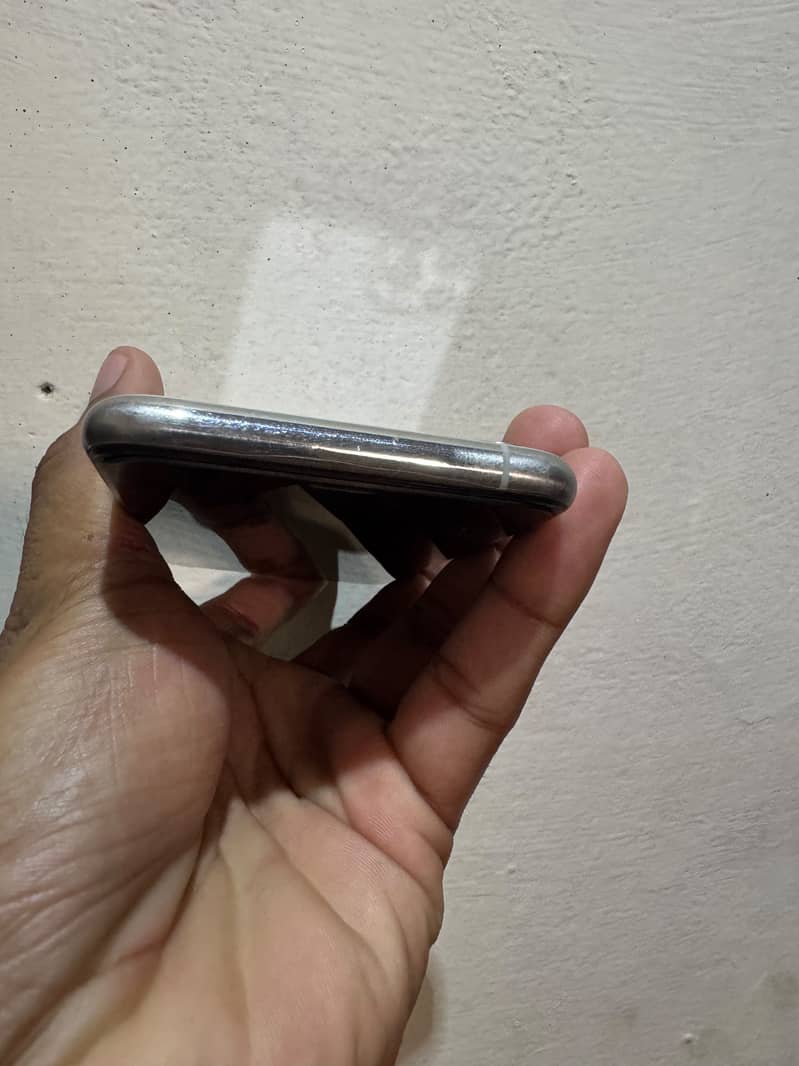 Apple iPhone 11 Pro 1