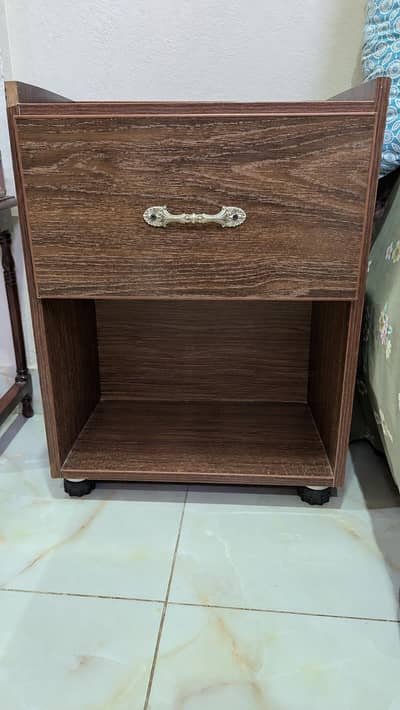2 Side tables - URGENT DiScOuNt