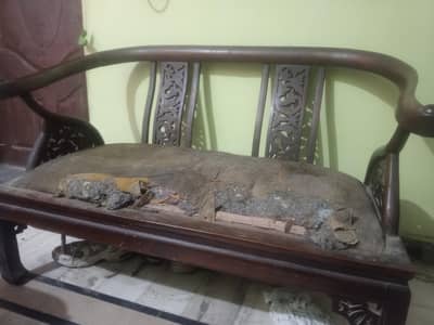 3 seater chinyoti sofa ( needs to be repolished)