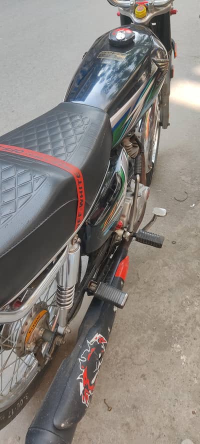 tanki tapy red hn  exchange be ho sakti hn new model ky ct kay sats