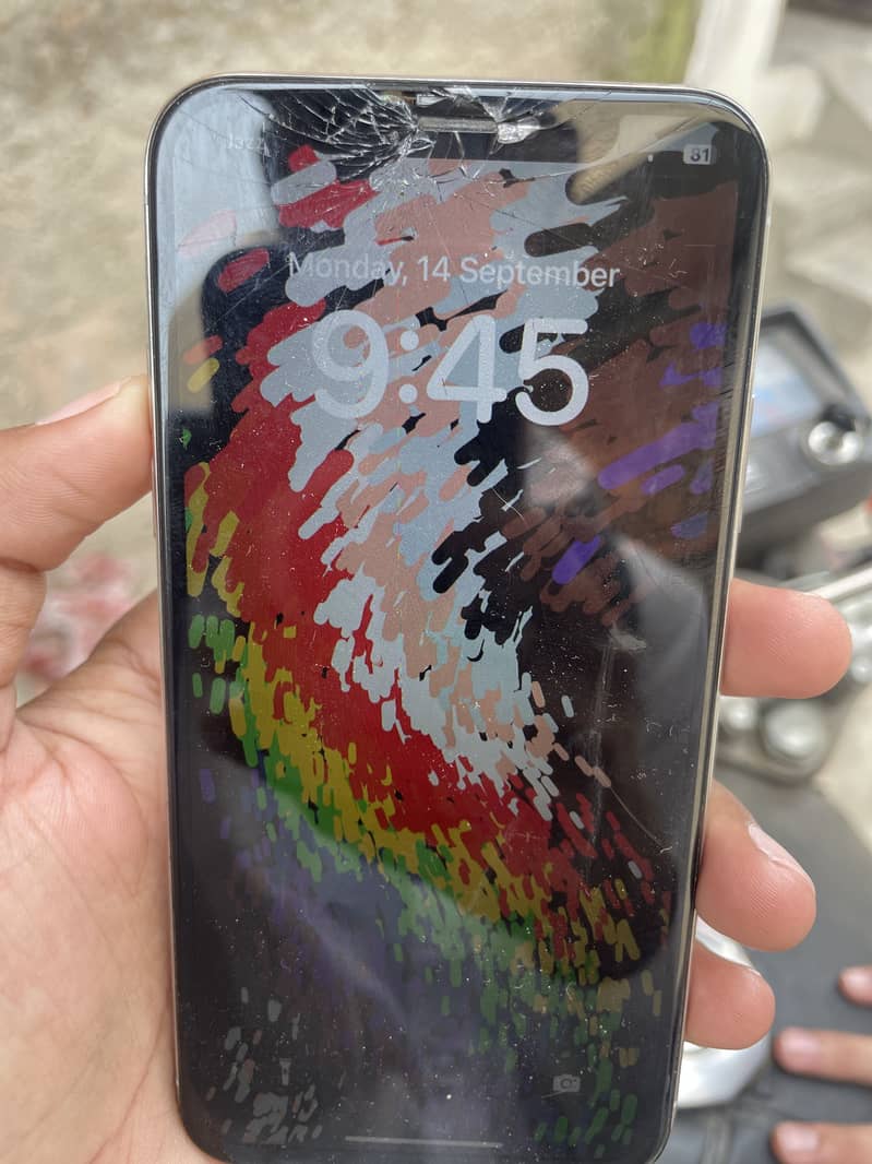 Apple iPhone X 4