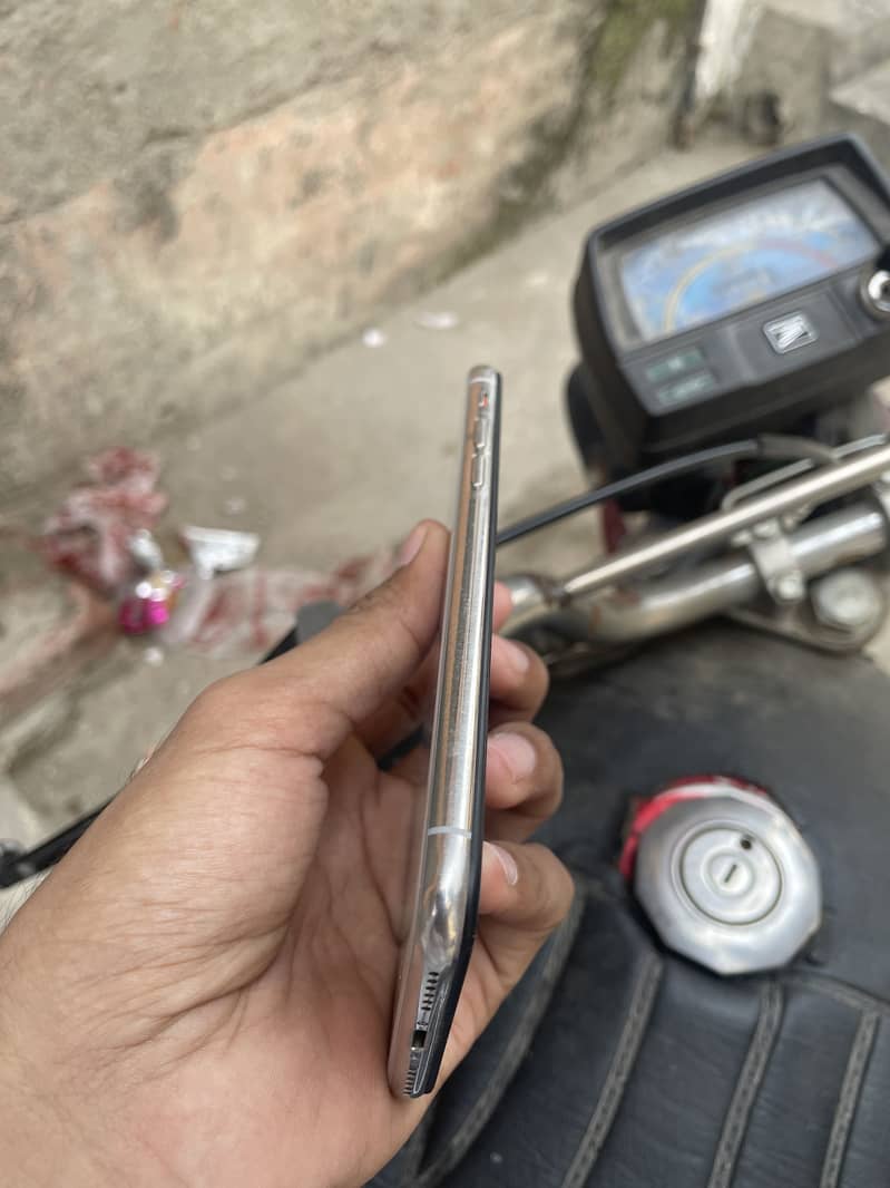 Apple iPhone X 5