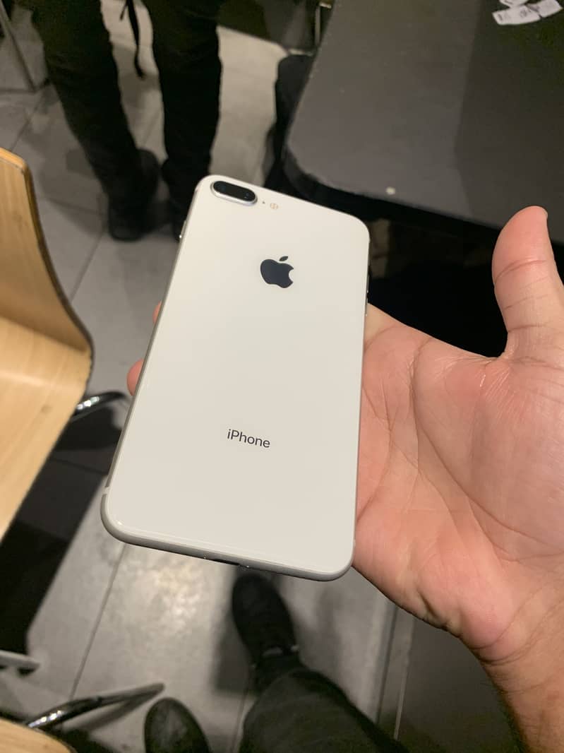 Apple iPhone 8 Plus 0