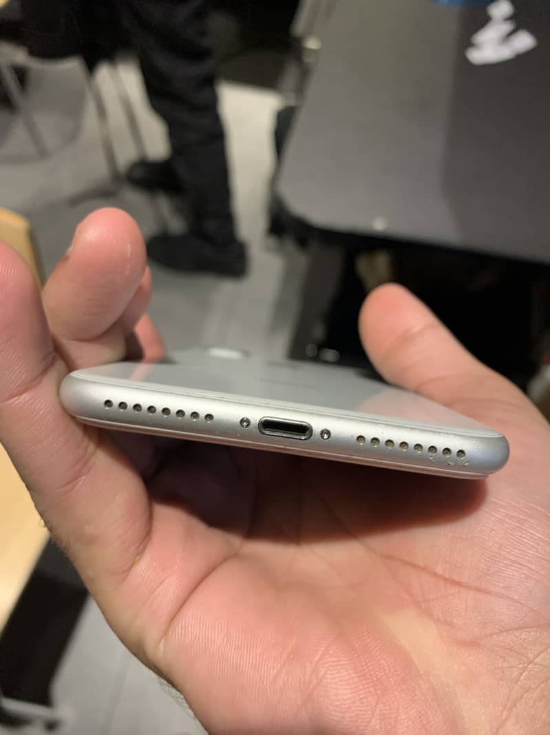 Apple iPhone 8 Plus 3