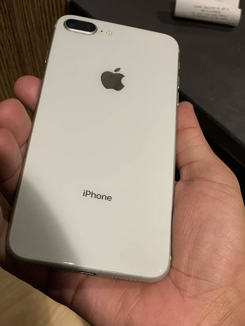 Apple iPhone 8 Plus 4