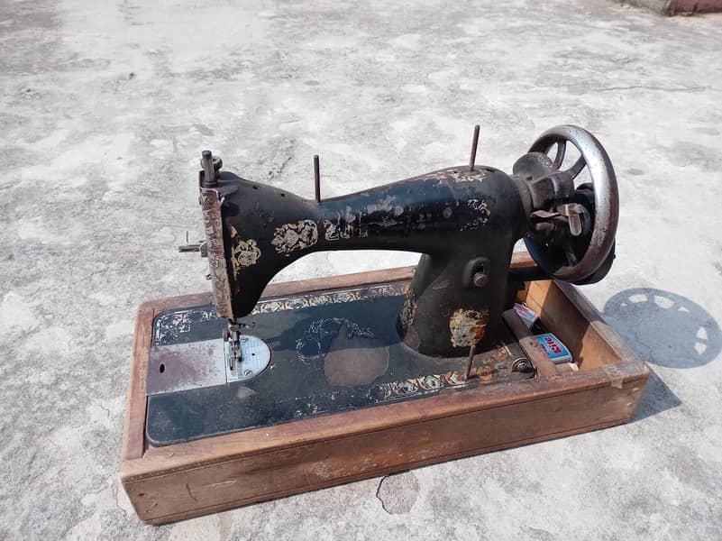 Silai machine / seeing machine GOOD CONDITION 2