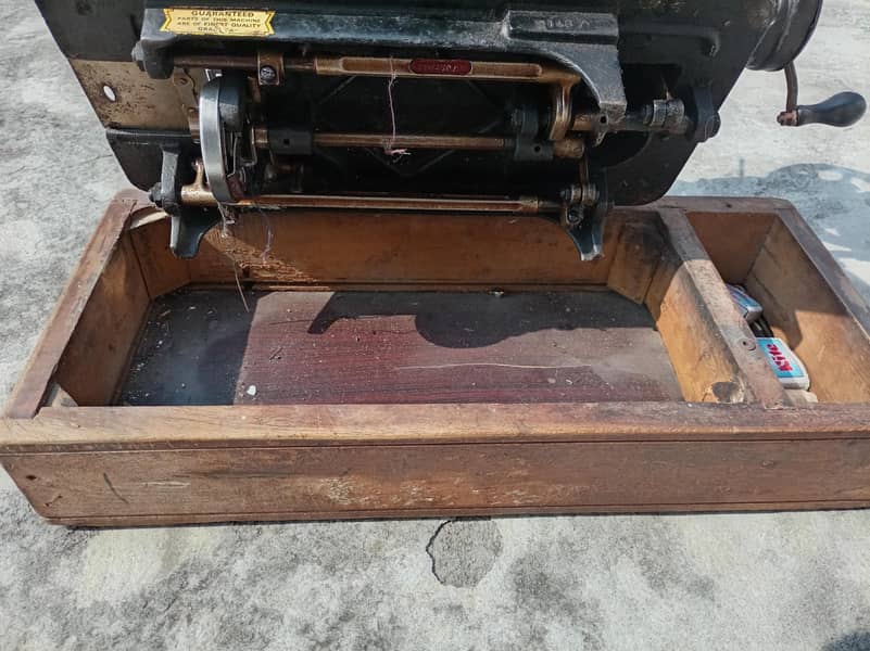 Silai machine / seeing machine GOOD CONDITION 8