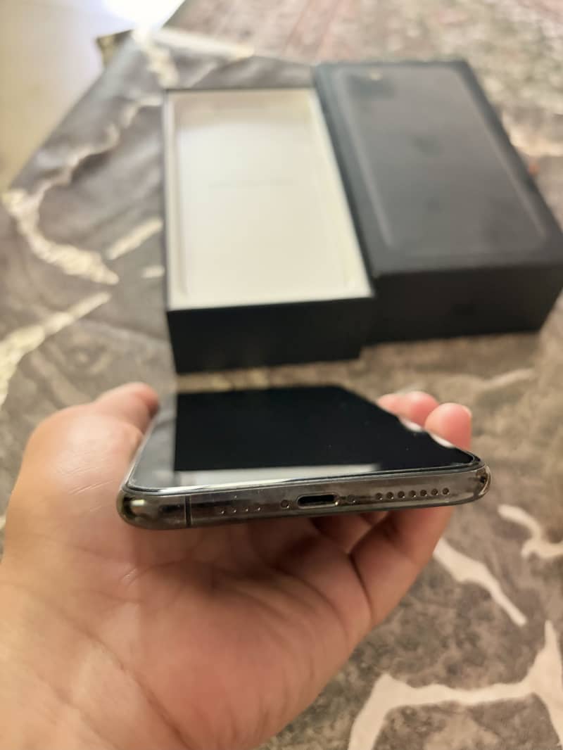 Apple iPhone 11 Pro Max 2