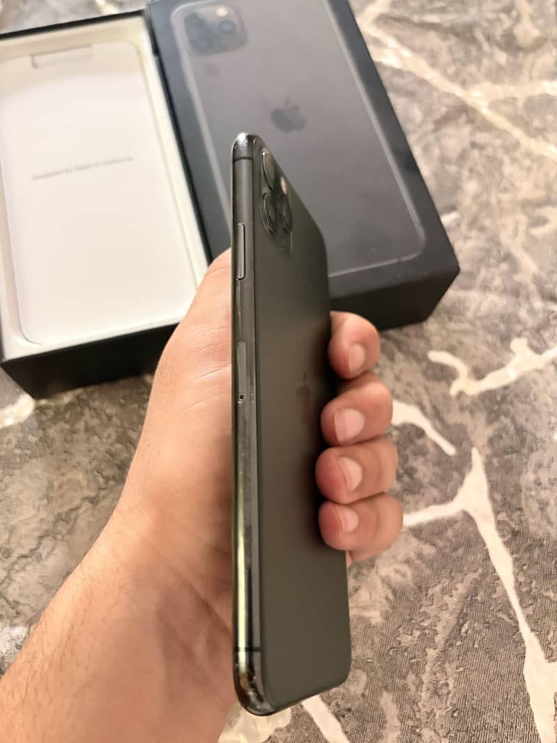 Apple iPhone 11 Pro Max 3