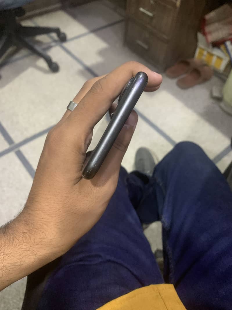 Apple iPhone 11 7