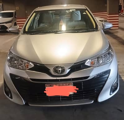 2021 manual petrol silver Yaris